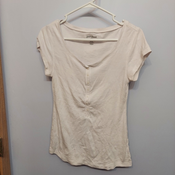 Old Navy Tops - Old Navy perfect tee shirt v neck basic med white